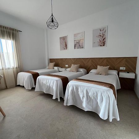 Hostal Parador De Los Llanos Torreorgaz Buitenkant foto