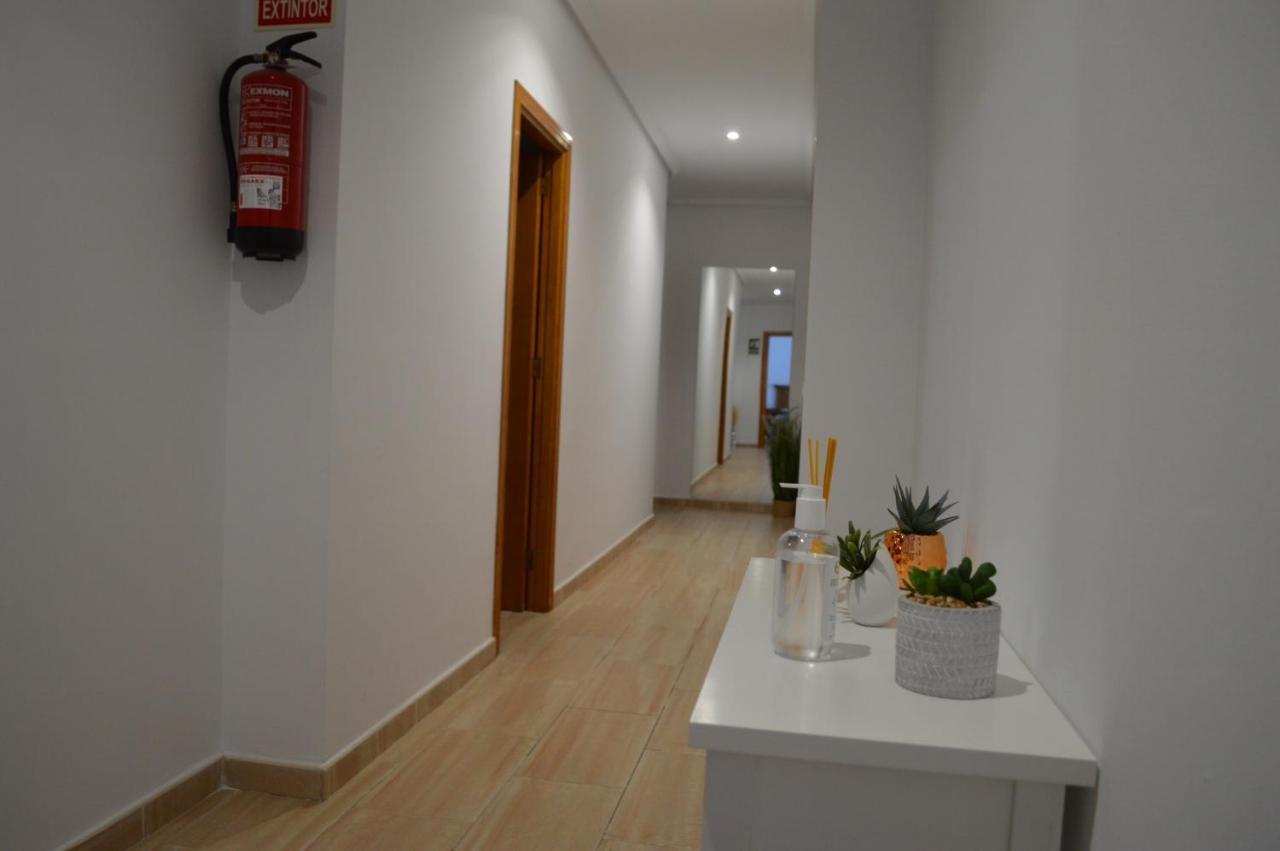 Hostal Parador De Los Llanos Torreorgaz Buitenkant foto