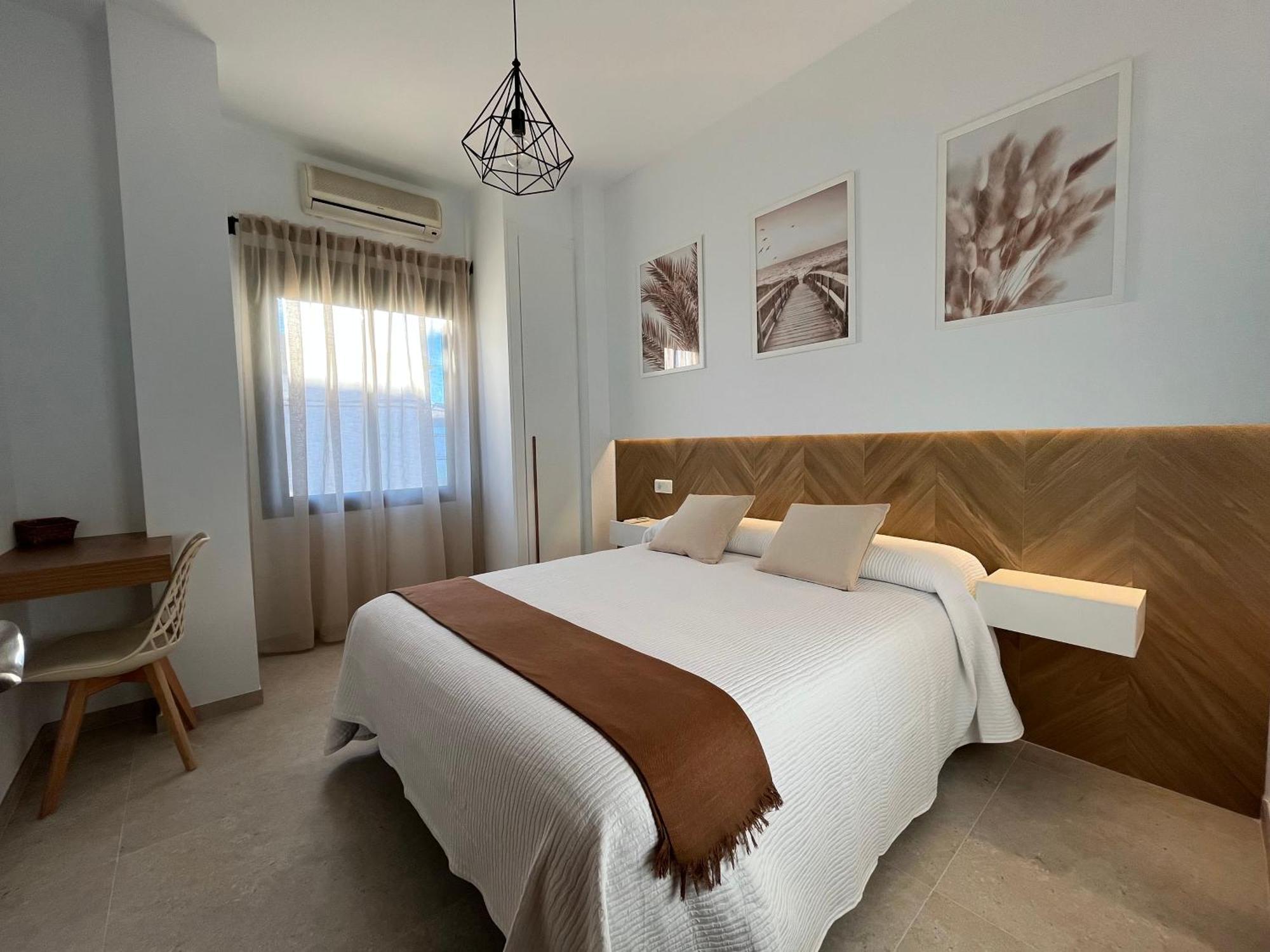 Hostal Parador De Los Llanos Torreorgaz Buitenkant foto