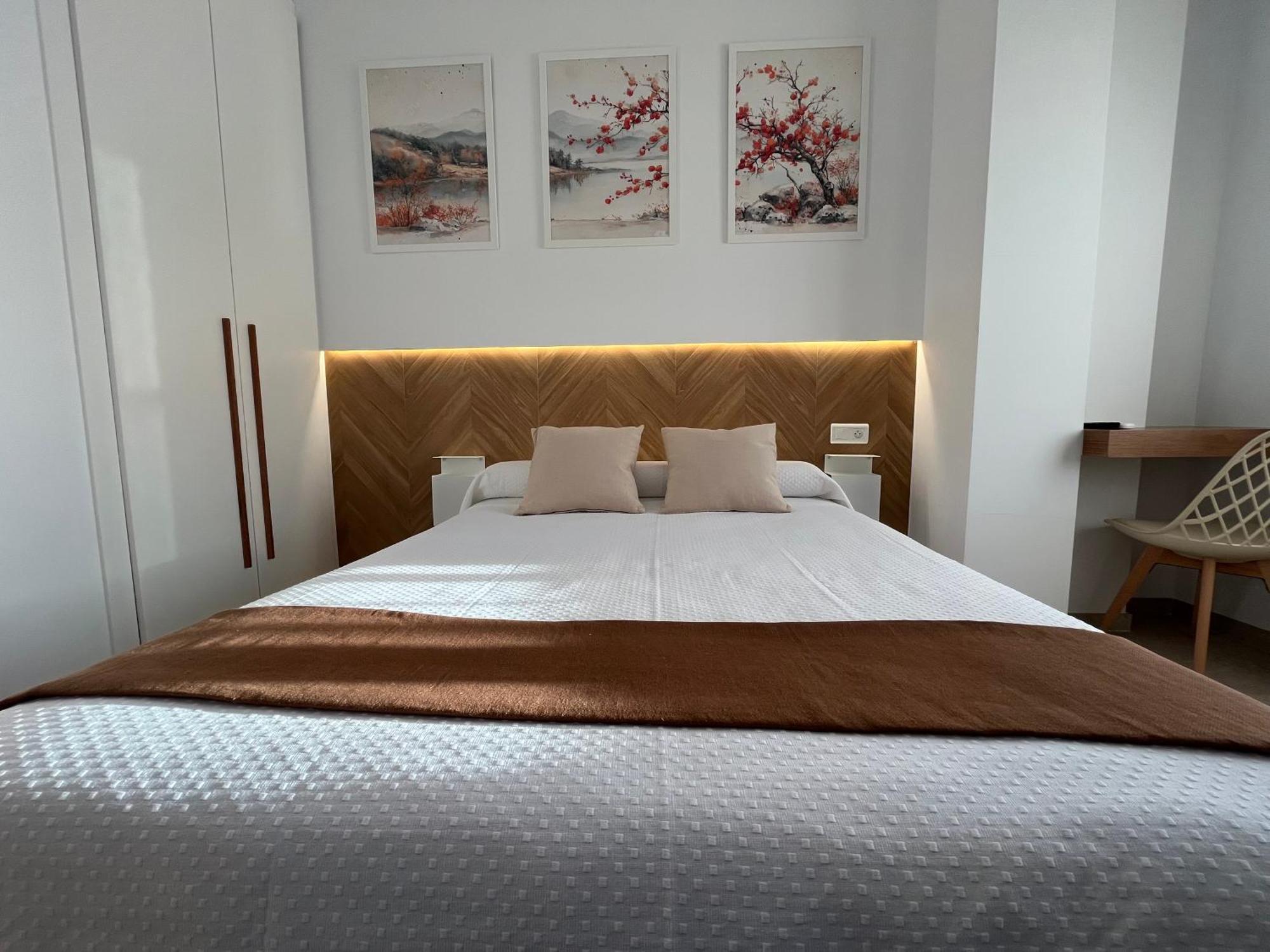 Hostal Parador De Los Llanos Torreorgaz Buitenkant foto