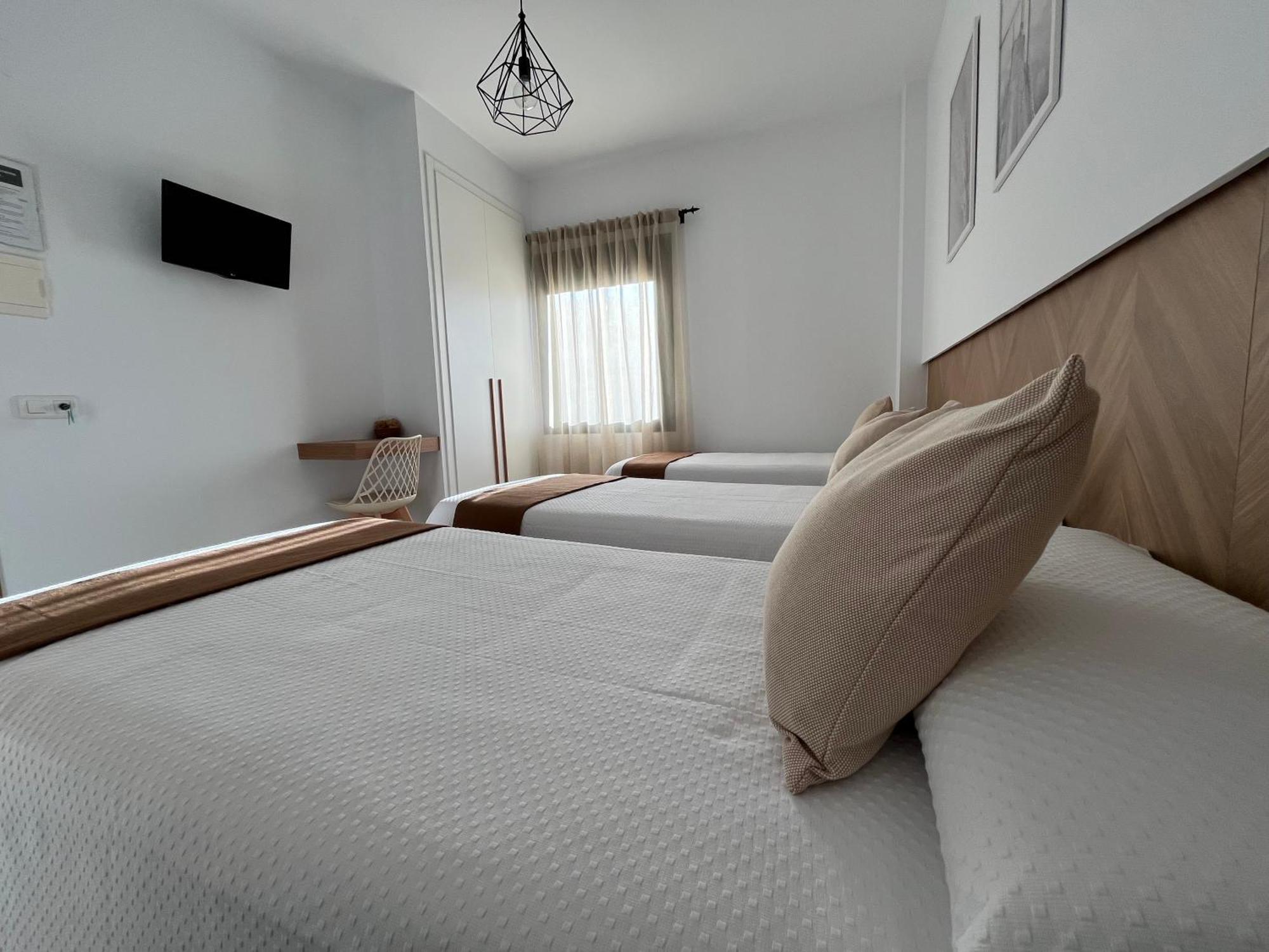 Hostal Parador De Los Llanos Torreorgaz Buitenkant foto