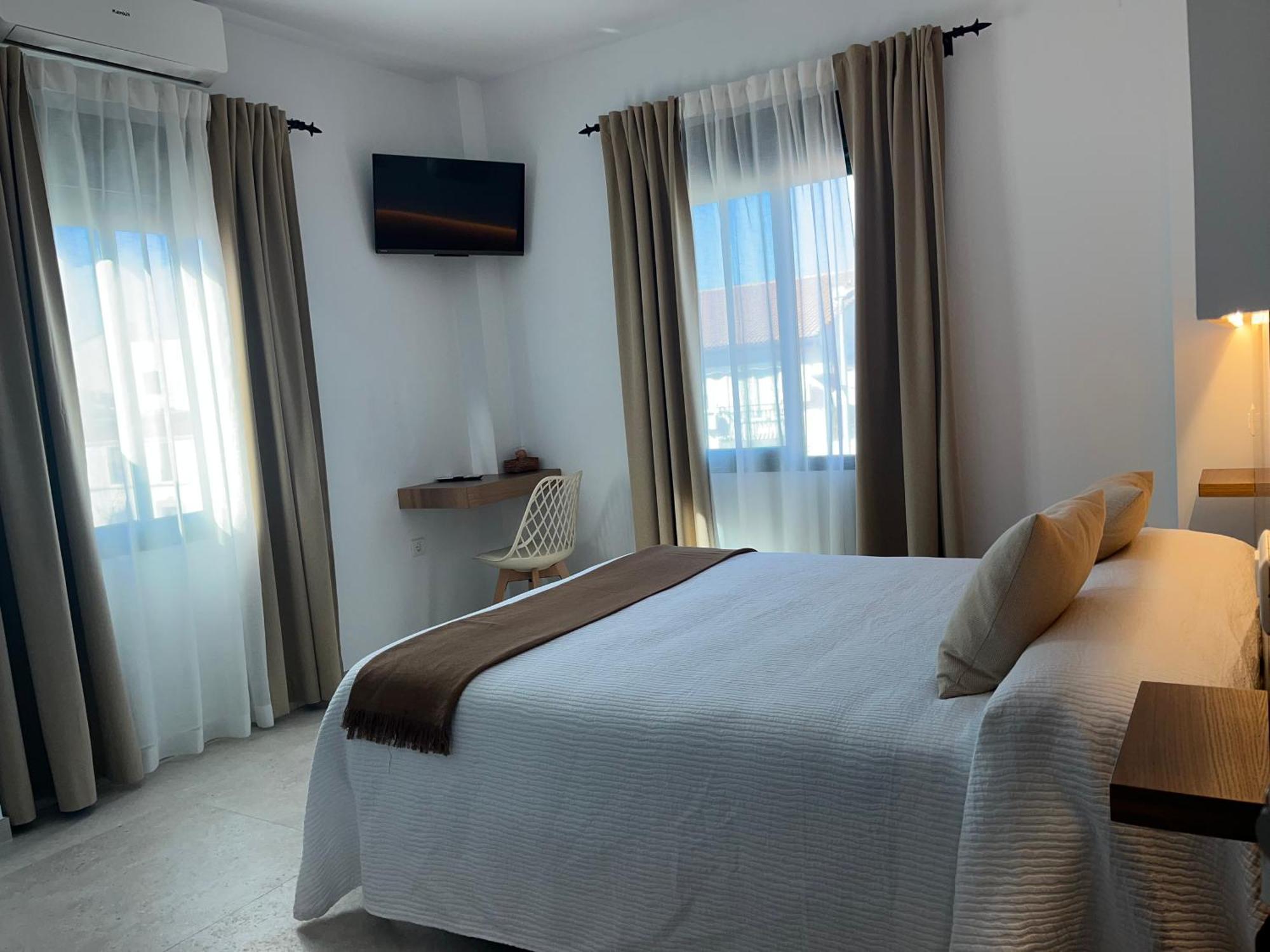 Hostal Parador De Los Llanos Torreorgaz Buitenkant foto