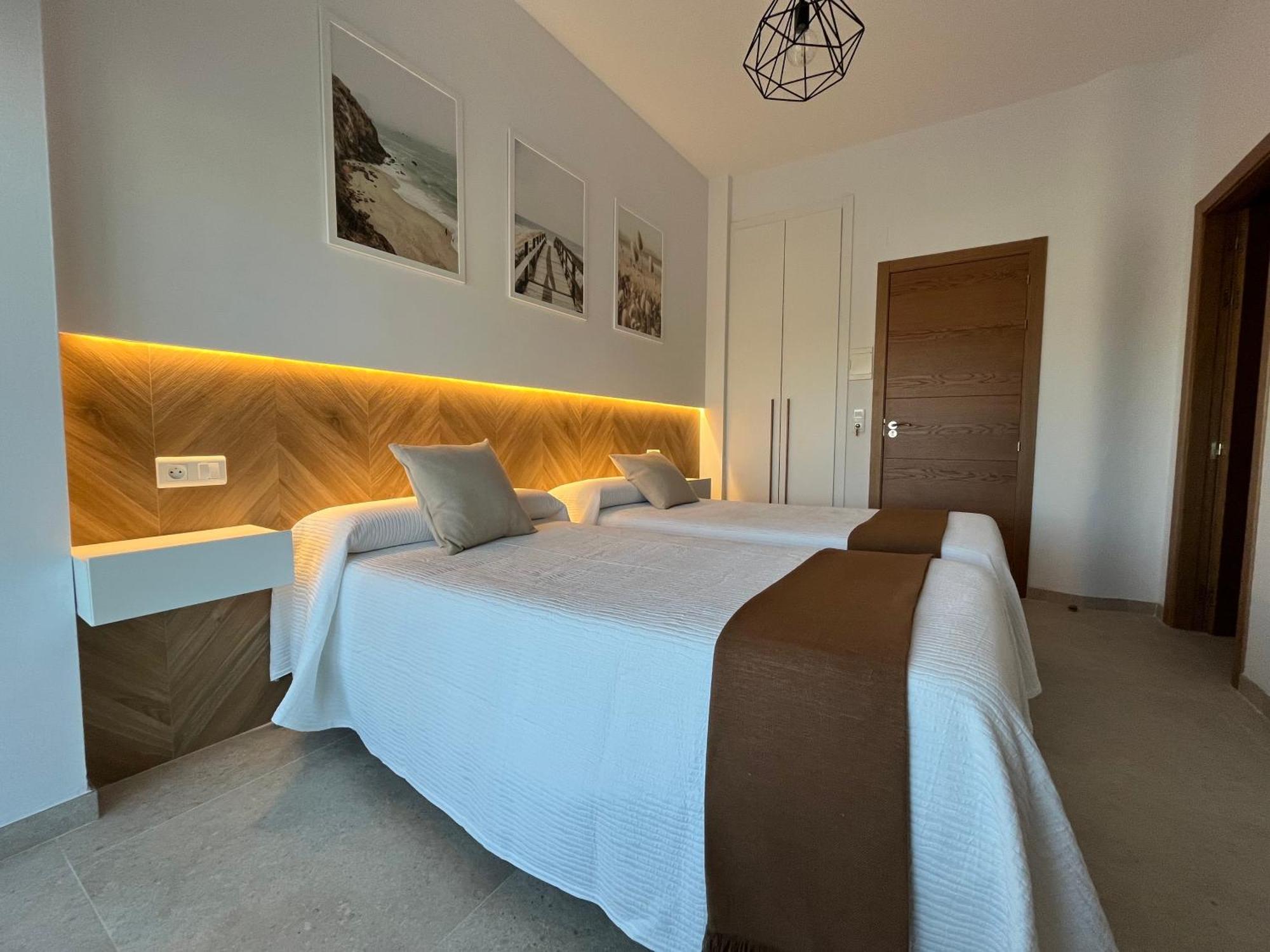 Hostal Parador De Los Llanos Torreorgaz Buitenkant foto